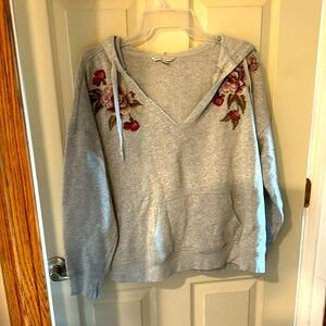 Light grey v-neck sweatshirt/ sweater with hood